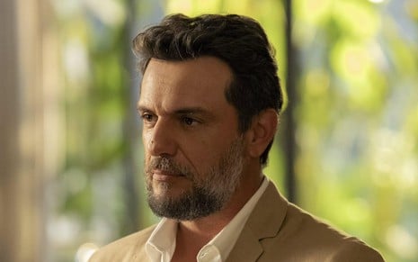 Rodrigo Lombardi está caracterizado como o vilão Molina na novela Mania de Você, da Globo