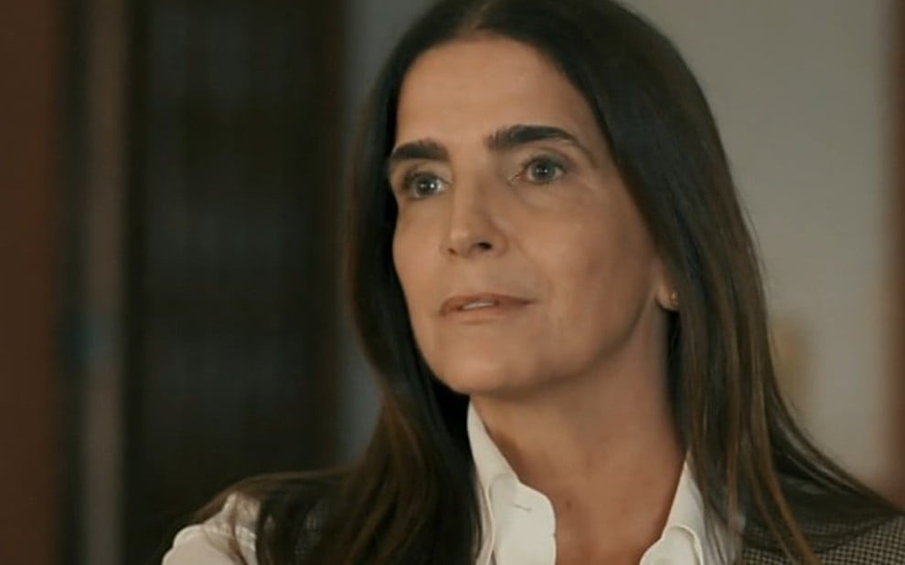 A atriz Malu Mader está caracterizada como Aurora na novela Renascer, da Globo