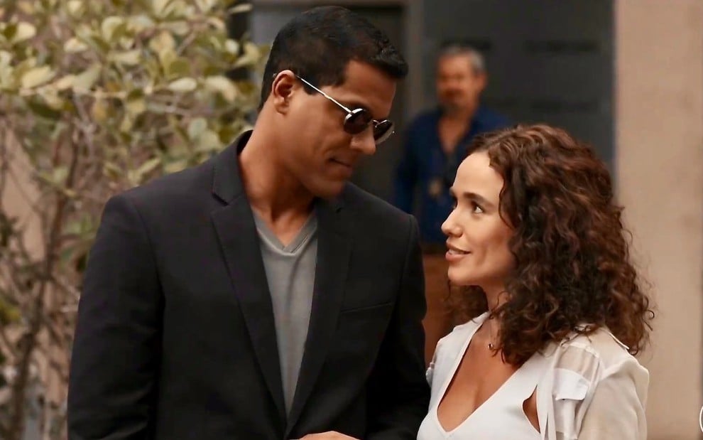 Marcello Melo Jr contracena com Juliane Araújo na novela Renascer, da Globo
