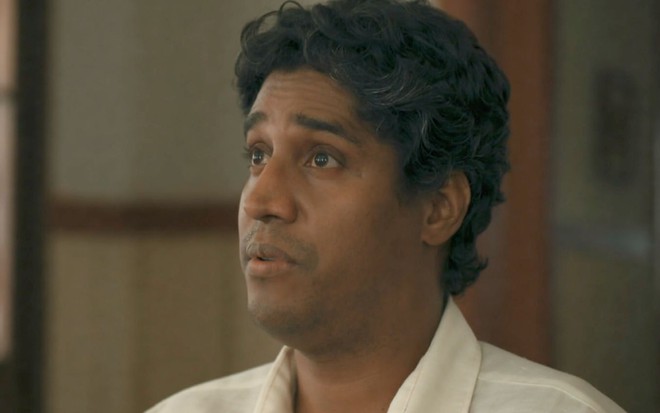 Breno da Matta como o pastor Lívio em cena da novela Renascer