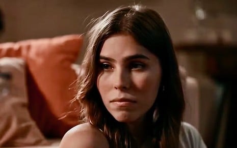 A atriz Gabriela Medeiros está série em cena da novela Renascer, da Globo, como Buba