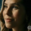 A atriz Gabriela Medeiros está em close com uma lágrima escorrendo pelo rosto em cena da novela Renascer como Buba