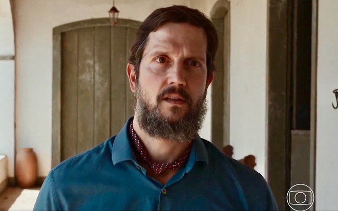Vladimir Brichta está em cena como Egídio na novela Renascer, da Globo