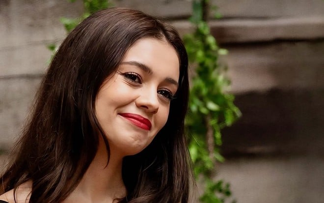 A atriz Sophie Charlotte está em cena como Eliana na novela Renascer, da Globo