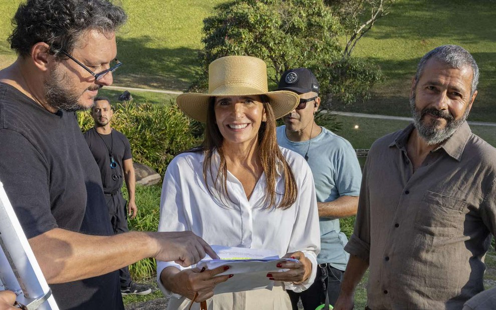 O diretor Gustavo Fernández com Malu Mader e Marcos Palmeira nos bastidores de Renascer