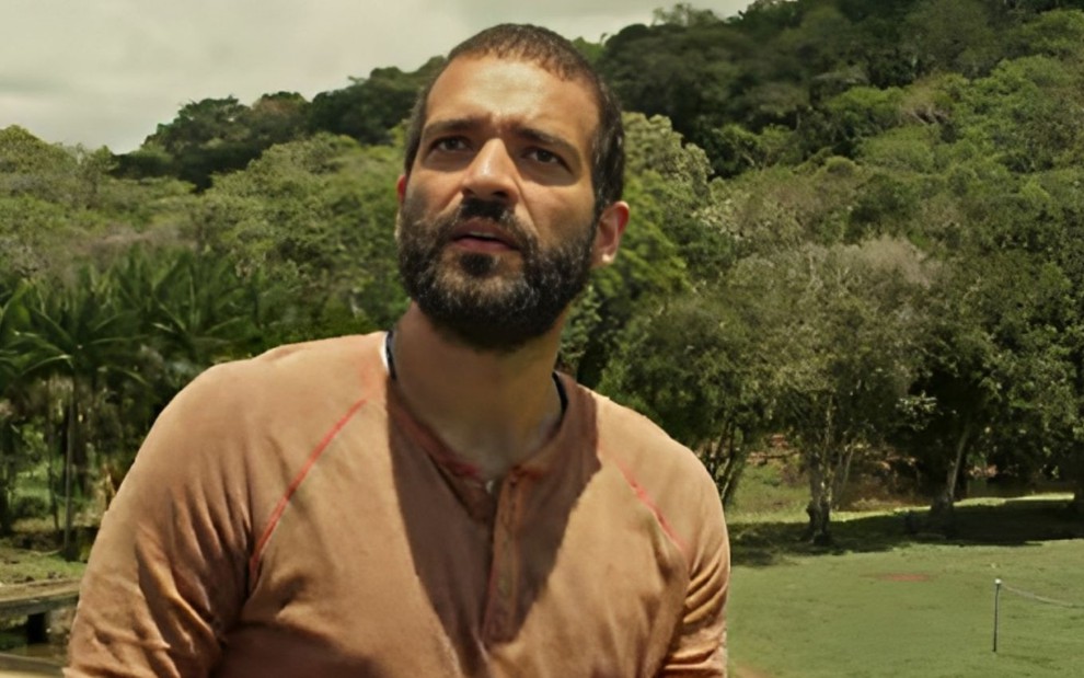 O ator Humberto Carrão caracterizado como José Inocêncio em cena de Renascer