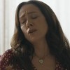 A atriz Camila Morgado faz uma expressão sensual em cena da novela Renascer, da Globo, como dona Patroa