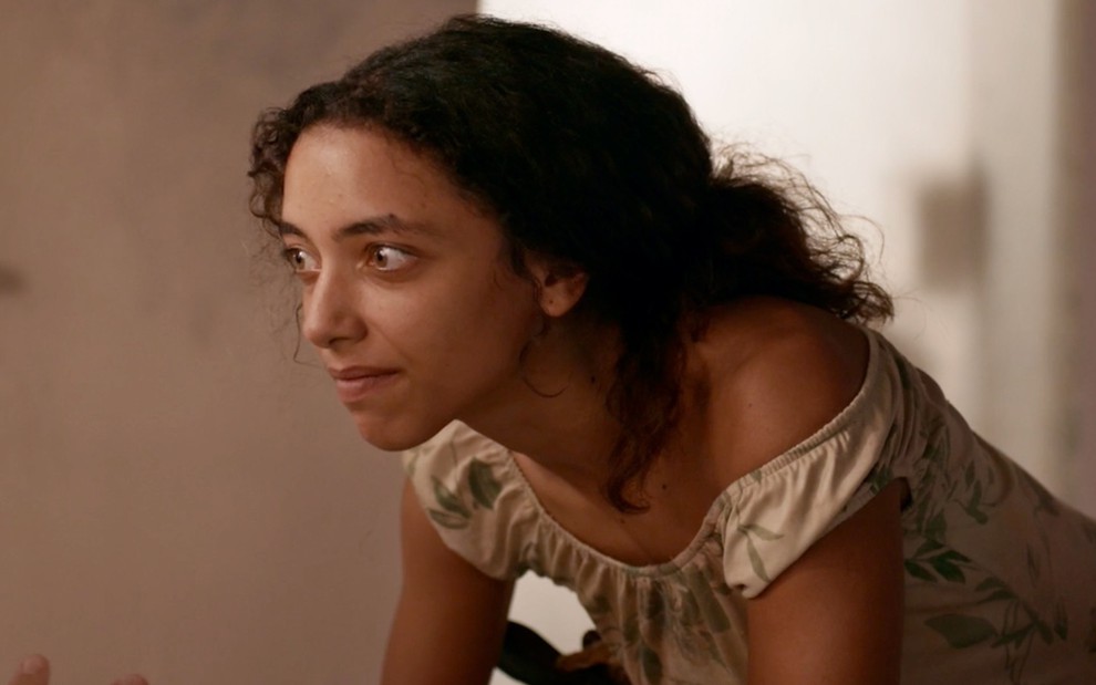 A atriz Alice Carvalho está em cena como Joana na novela Renascer, da Globo