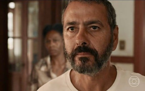 O ator Marcos Palmeira está em close caracterizado como José Inocêncio em cena da novela Renascer, da Globo