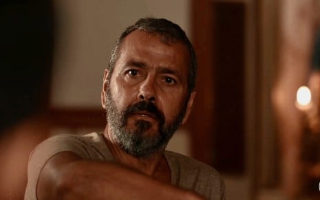 Marcos Palmeira está em cena de Renascer, novela na qual interpreta o coronel José Inocêncio