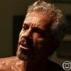 O ator osvaldo Mil está sério em cena da novela Renascer, da Globo, como Marçal