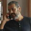 O ator Marcos Palmeira como José Inocêncio falando ao celular em cena de Renascer