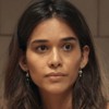 Theresa Fonseca com expressão séria em cena como Mariana na novela Renascer