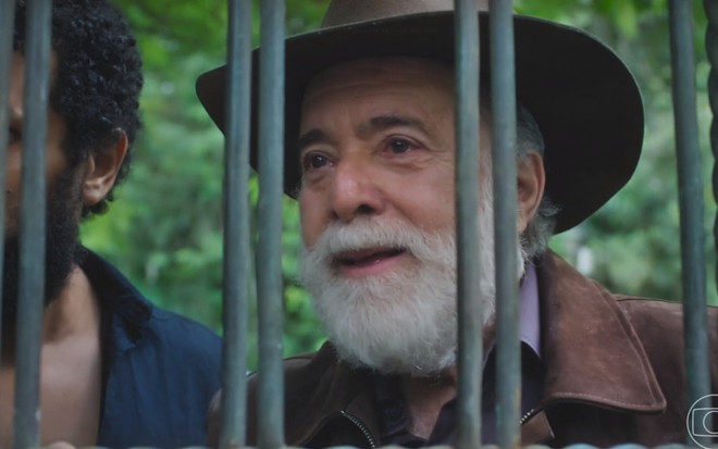 O ator Tony Ramos está caracterizado como Antônio em cena de Terra e Paixão, da Globo