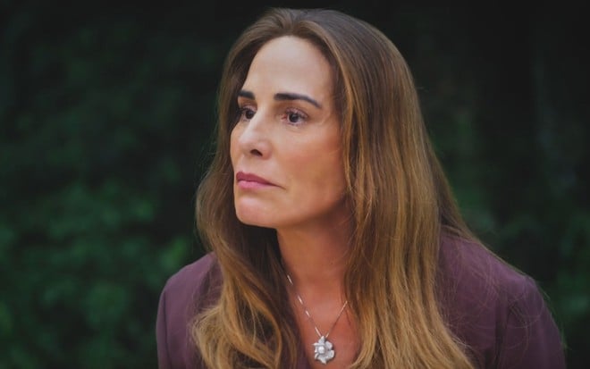 A atriz Gloria Pires está em cena como Irene na novela Terra e Paixão, da Globo