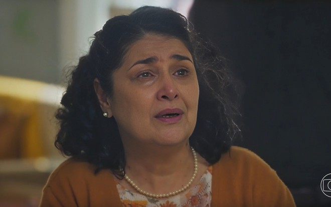 Inez Viana chora em cena de Terra e Paixão
