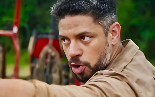 O ator Paulo Lessa caracterizado como Jonatas em cena de Terra e Paixão