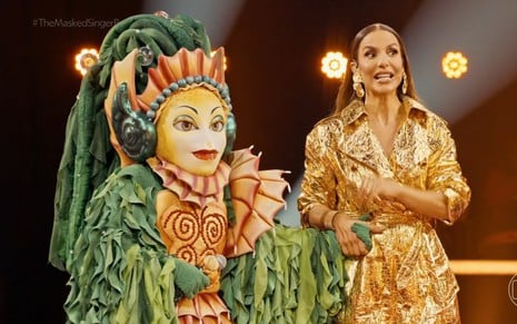 Sereia Iara e Ivete Sangalo no palco do The Masked Singer
