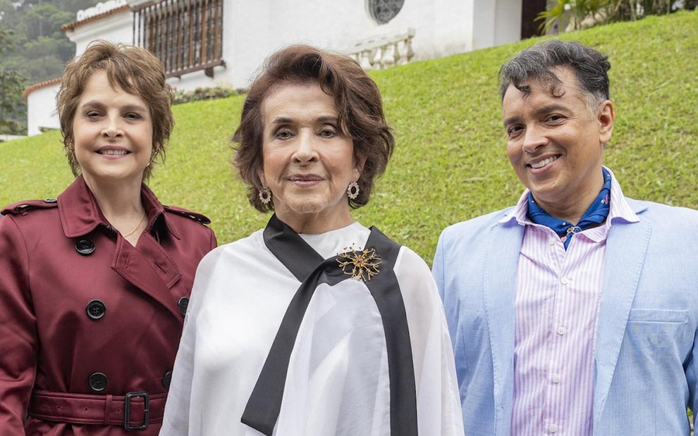 Drica Moraes, Betty Faria e Rodrigo Fagundes posam caracterizados como Joyce, Belisa e Gigi na novela Volta por Cima