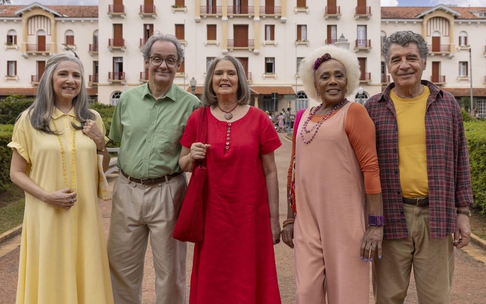 Malu Valle (Magali), Daniel Dantas (Cebola), Louise Cardoso (Mônica), Dhu Moraes (Milena) e Paulo Betti (Cascão) na série Turma da Mônica - Origens