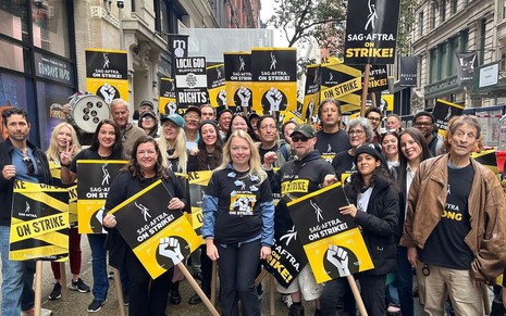 Atores protestam durante piquete em Nova York