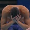 Guilherme Costa, o Cachorrão, cabisbaixo à esquerda e chorando à direita na Olimpíada de Paris