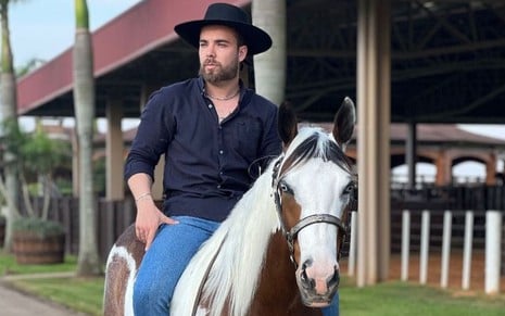 Ignácio Luz está montado num cavalo em foto publicada no Instagram