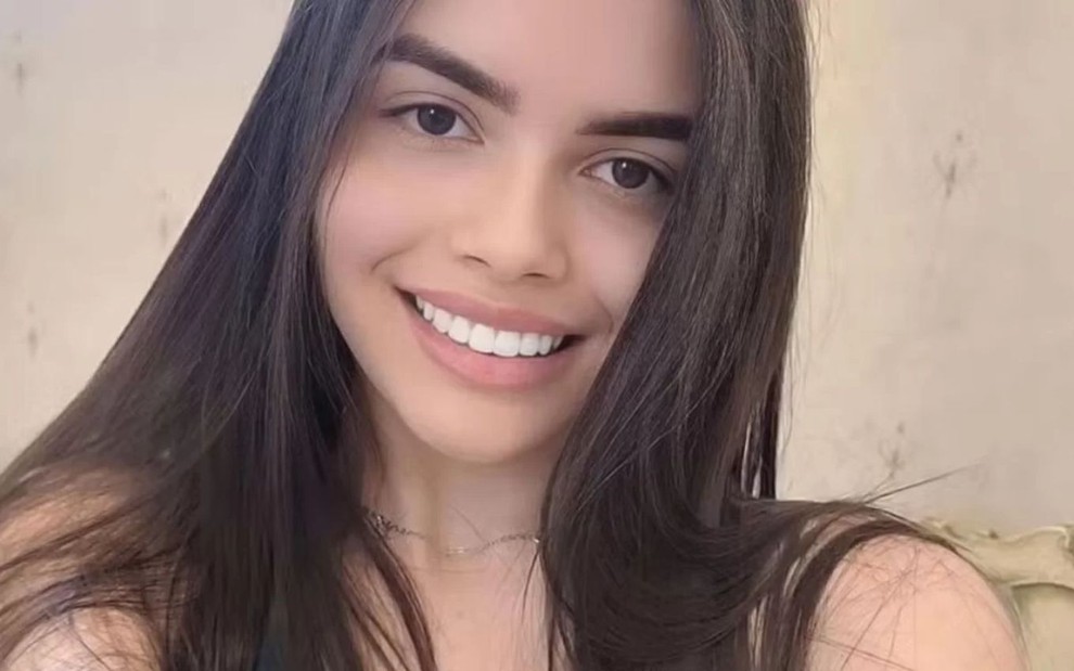 Jéssica Vitória sorrindo em foto do Instagram