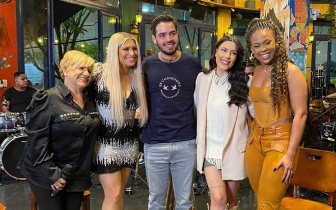 Eliana de Lima, Adryana Ribeiro, João Silva, Ana Lima e Marvvila em gravações do Programa do João