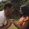 Marcelo (José Loreto) segura as mãos de Quinota (Larissa Bocchino) em cena da novela No Rancho Fundo