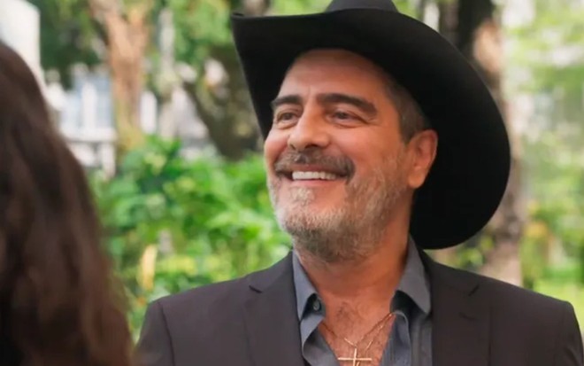 Junno Andrade em cena da novela Fuzuê