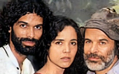 Jackson Costa, Teresa Seiblitz e Osmar Prado posam caracterizados como seus personagens em Renascer