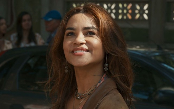 Lucy Alves em cena como Lilith na novela Renascer