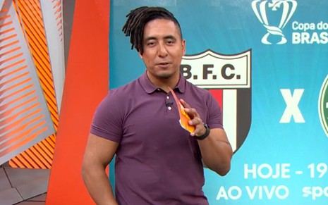 Luiz Teixeira no cenário do Globo Esporte