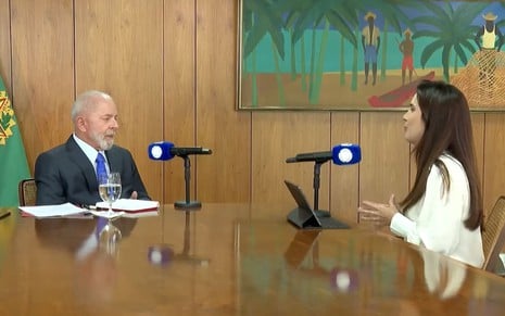 O presidente Lula concede entrevista à jornalista Renata Varandas, que foi demitida nesta quinta
