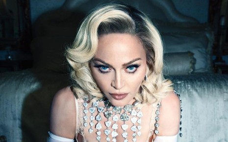 Madonna com expressão séria em foto publicada no Instagram