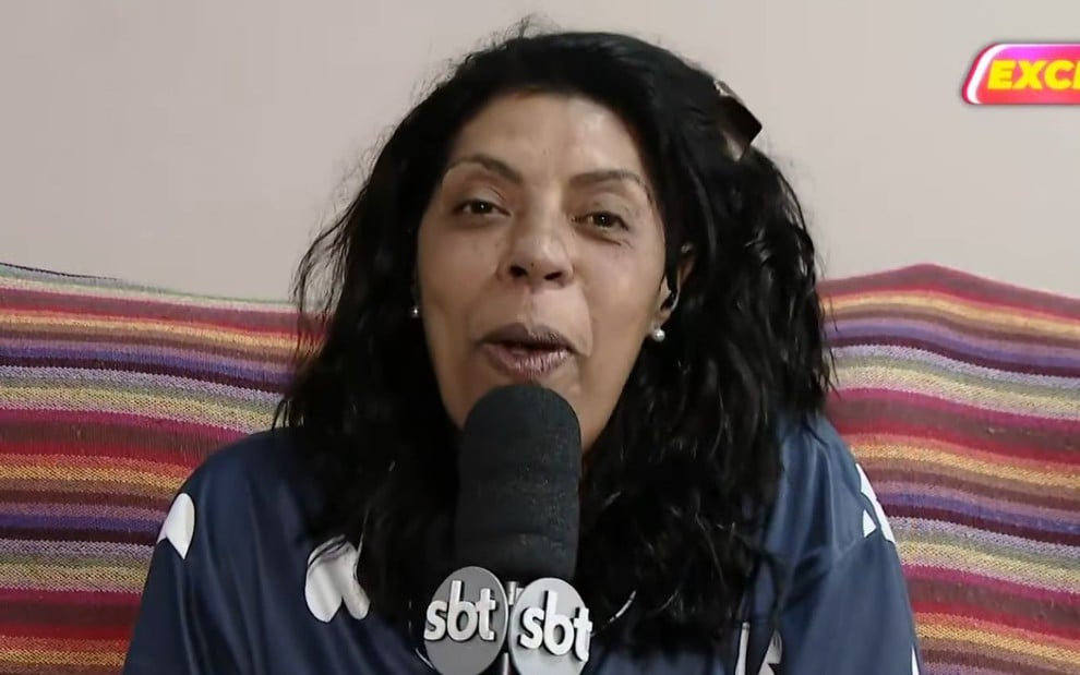 Foto de Márcia Fu durante entrevista