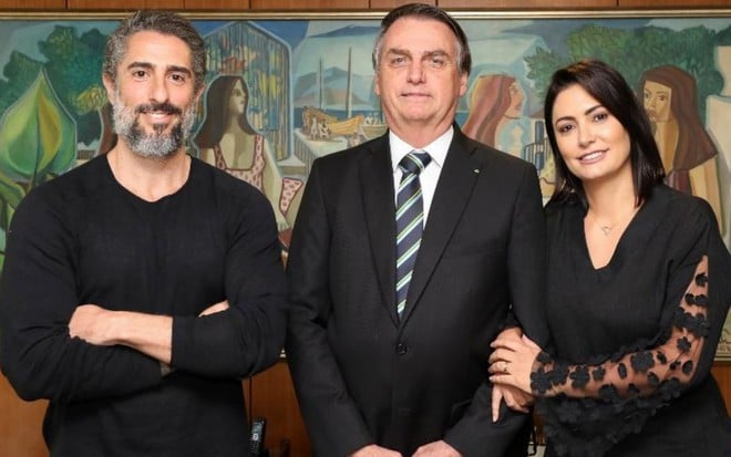 Marcos Mion, Jair Bolsonaro e Michelle Bolsonaro juntos no Palácio do Planalto em 2020