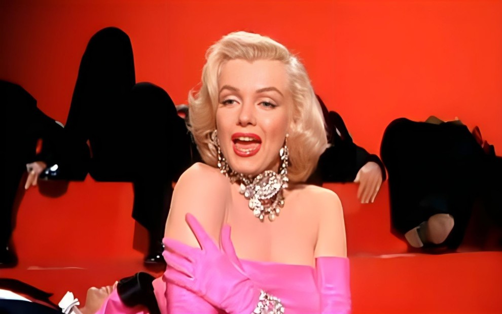Marilyn Monroe em cena do filme Gentlemen Prefer Blonde (1953)