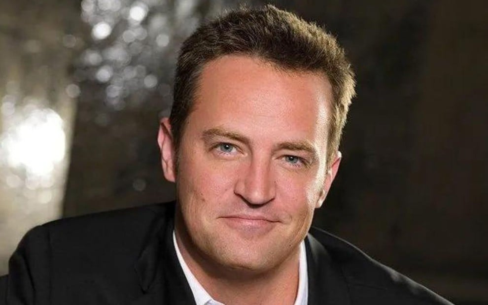 Matthew Perry em imagem de divulgação de Friends