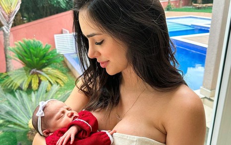 Bruna Biancardi segura Mavie no colo em foto posada do Instagram
