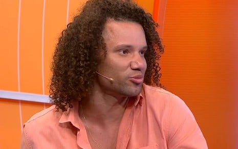 Foto de Maycon Cosmer durante entrevista