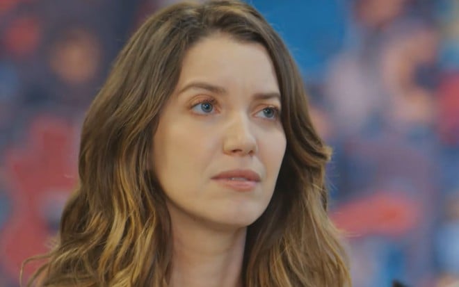 Nathalia Dill em cena da novela Família É Tudo