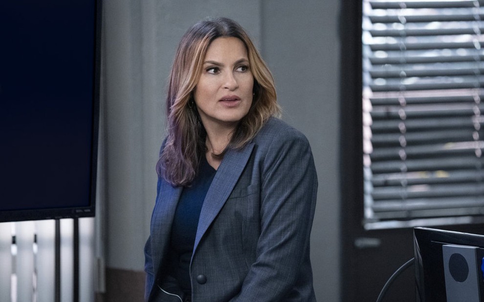 Olivia Benson tem expressão de assustada em cena de Law & Order: SVU