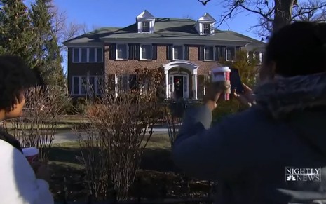 Pessoas estão tirando fotos da casa da família McCallister, de Esqueceram de Mim