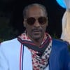 Snoop Dogg posa diante da Torre Eiffel em estúdio da NBC na Olimpíada