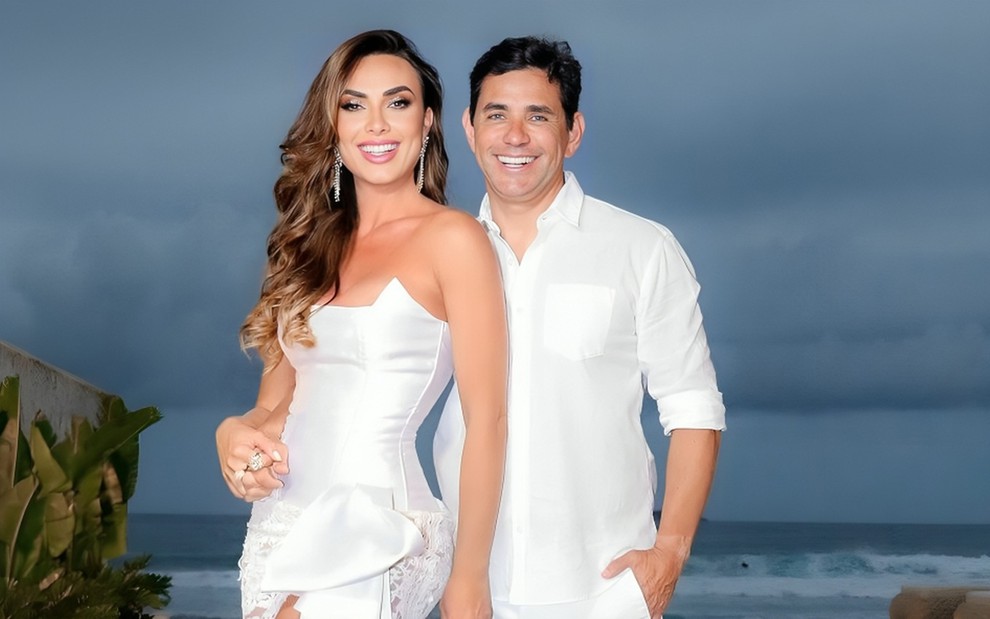 Foto de Nicole Bahls abraçada com Marcelo Viana
