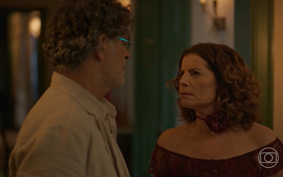 Os atores Eduardo Moscovis e Debora Bloch em cena da novela das seis No Rancho Fundo