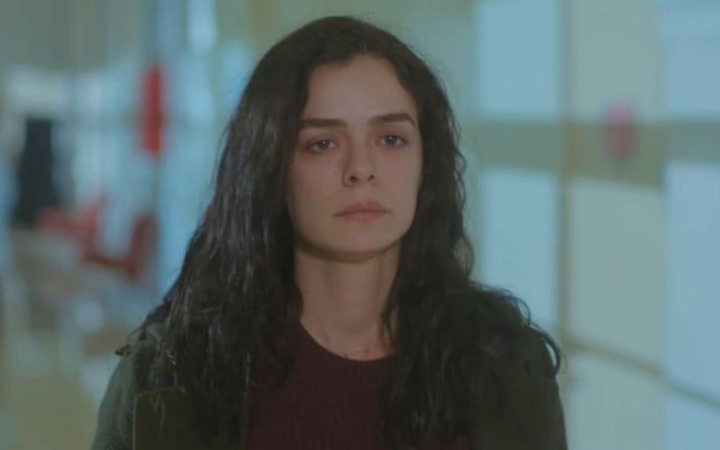 Bahar (Özge Özpirinçci) em cena da novela Força de Mulher