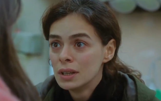 Bahar (Özge Özpirinçci) em cena da novela Força de Mulher